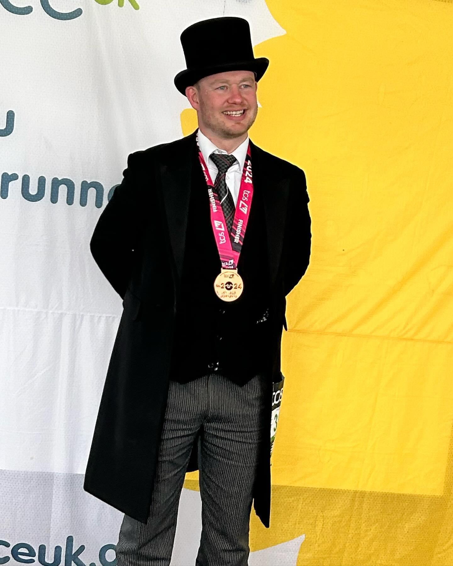 Read more about the article FD Anghus completes London  Marathon in full mourning suit