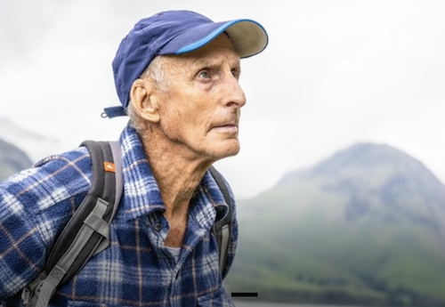 Read more about the article Hundreds form guard of honour for King of the Fells Joss Naylor