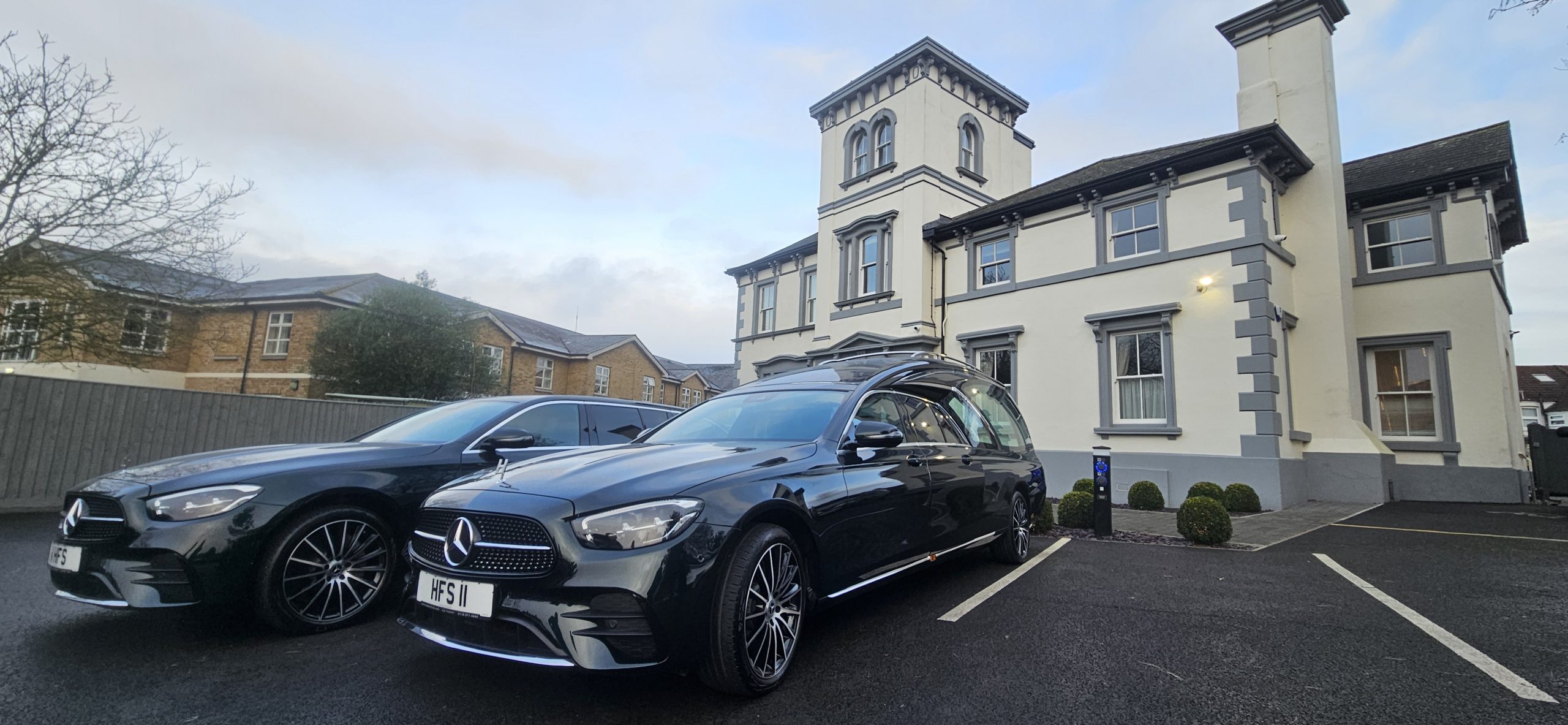 Read more about the article Hillier Funeral Services take delivery of stunning vehicles from Superior UK